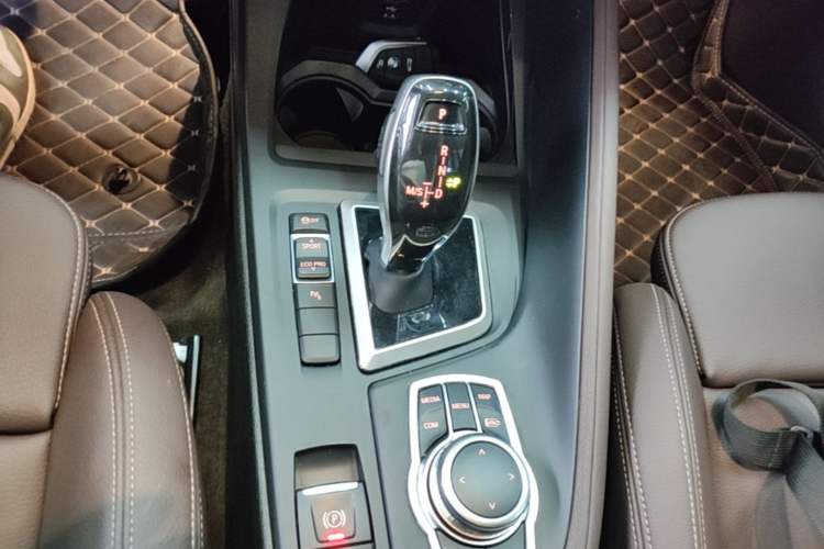 Used BMW X1 2022 sDrive25Li Leading Model Gear Lever