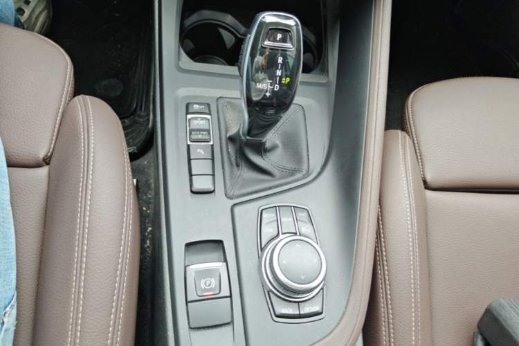 Used BMW X1 2022 sDrive25Li Leading Model Gear Lever
