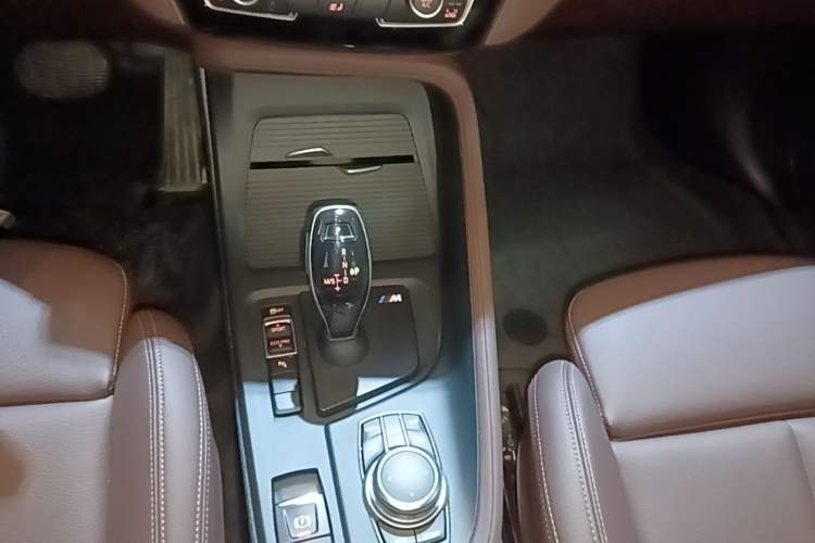 Used BMW X1 2022 sDrive25Li Leading Model Gear Lever