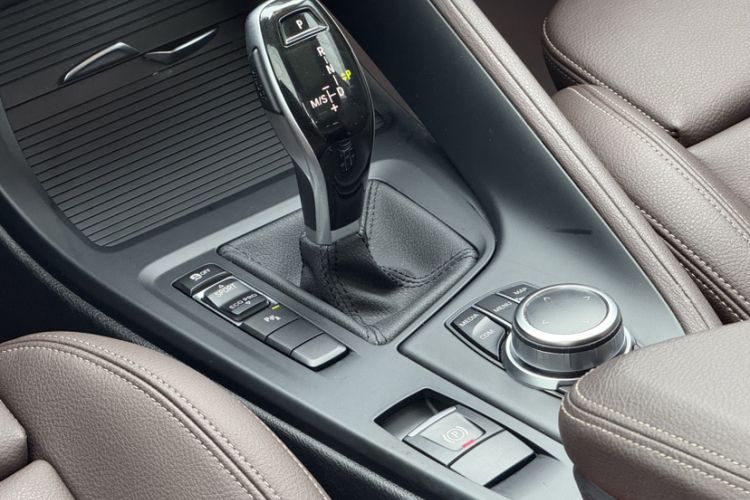 Used BMW X1 2022 sDrive25Li Leading Model Gear Lever
