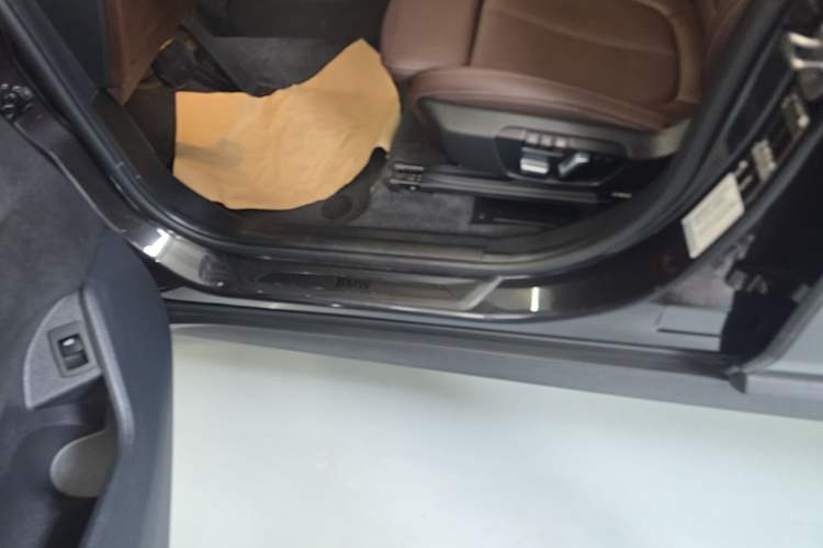 Used BMW X1 2022 sDrive25Li Leading Model Left Side Sill