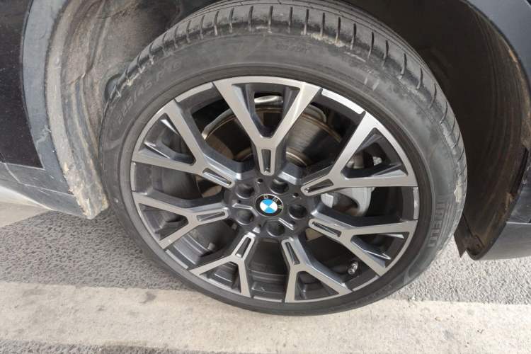 Used BMW X1 2022 Updated xDrive25Li Premium Edition Right Front Wheel Hub