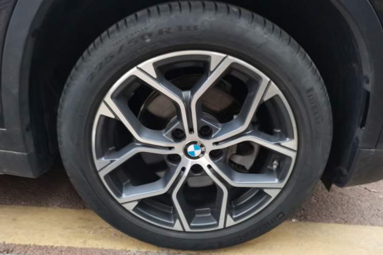 Used BMW X1 2022 sDrive20Li Fashion Model Right Front Wheel Hub