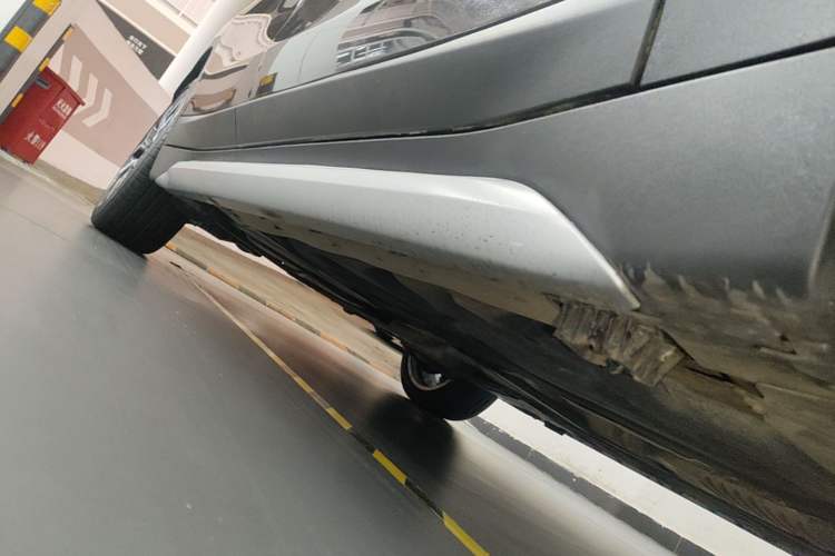 Used BMW X1 2022 Updated xDrive25Li Premium Edition Right Side Sill