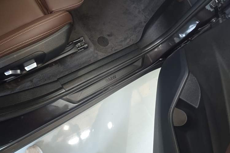 Used BMW X1 2022 sDrive25Li Leading Model Right Side Sill