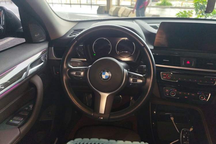 Used BMW X1 2022 Updated xDrive25Li Premium Edition Steering Wheel