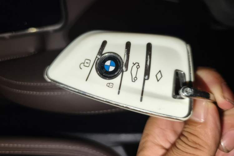 Used BMW X1 2022 Updated xDrive25Li Premium Edition Vehicle Key
