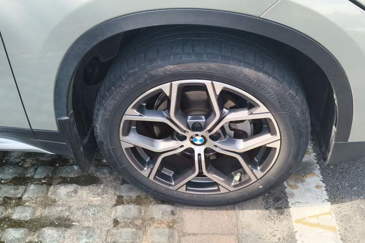Used BMW X1 2022 sDrive20Li Fashion Model Right Front Wheel Hub