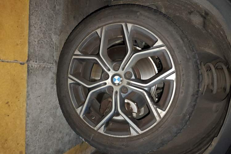Used BMW X1 2022 sDrive25Li Leading Model Right Front Wheel Hub