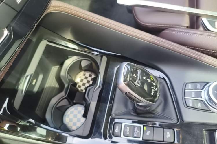 Used BMW X1 2022 Updated xDrive25Li Premium Edition Gear Lever