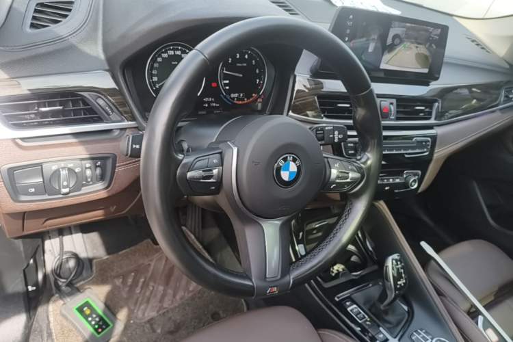 Used BMW X1 2022 Updated xDrive25Li Premium Edition Steering Wheel