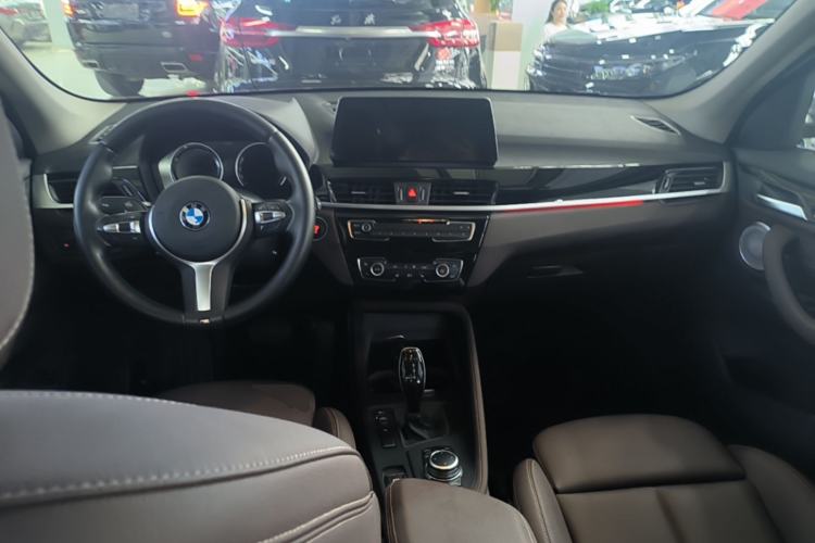 Used BMW X1 2022 sDrive25Li Leading Model Center Console
