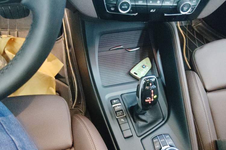 Used BMW X1 2022 sDrive25Li Leading Model Gear Lever