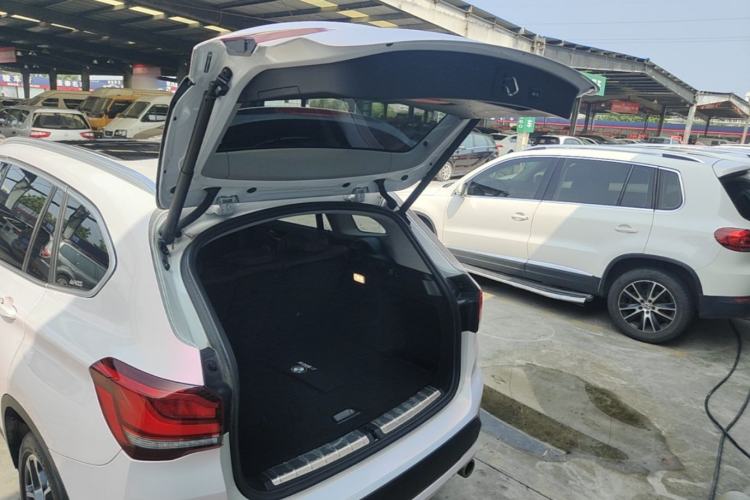 Used BMW X1 2022 sDrive25Li Leading Model Trunk