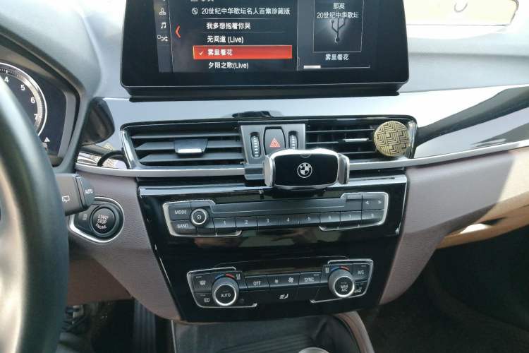 Used BMW X1 2022 sDrive25Li Leading Model Audio And AC Panel