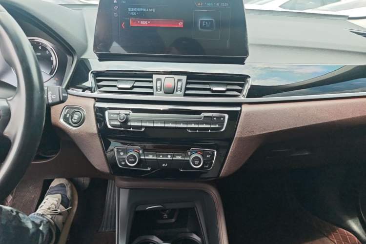 Used BMW X1 2022 sDrive25Li Leading Model Audio And AC Panel