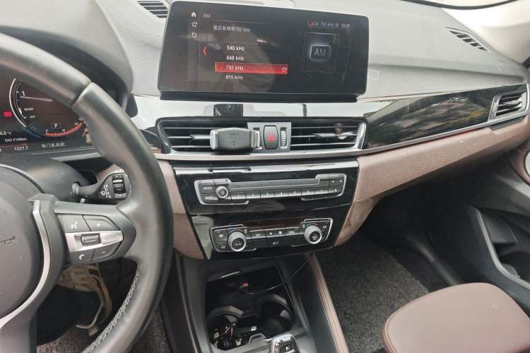 Used BMW X1 2022 sDrive25Li Leading Model Audio And AC Panel