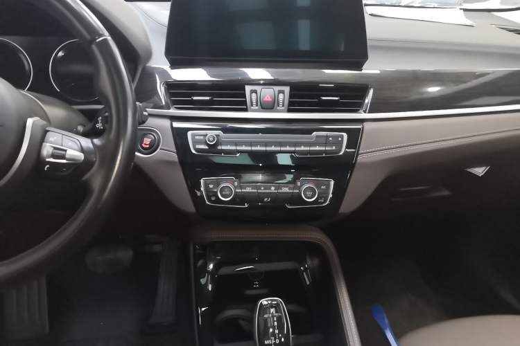Used BMW X1 2022 xDrive25Li Luxury Model Audio And AC Panel