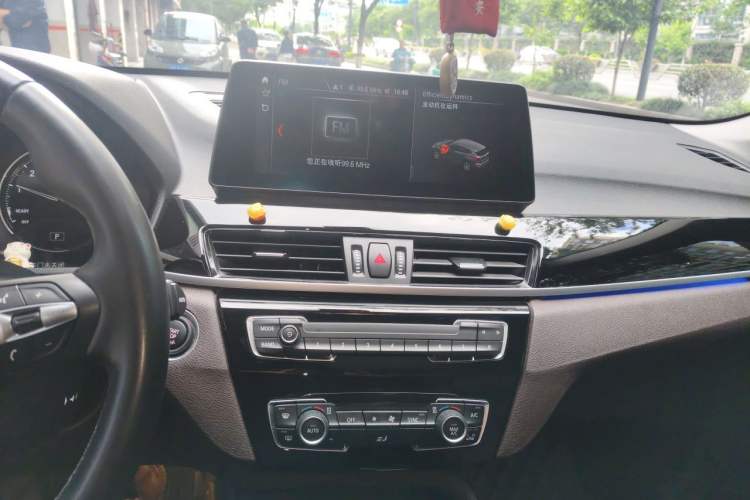 Used BMW X1 2022 sDrive25Li Leading Model Audio And AC Panel