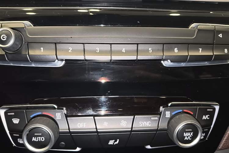 Used BMW X1 2022 sDrive25Li Leading Model Audio And AC Panel