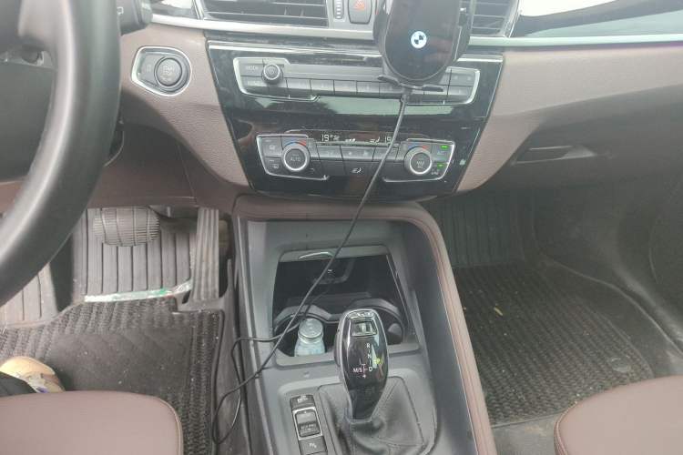 Used BMW X1 2022 sDrive25Li Leading Model Audio And AC Panel