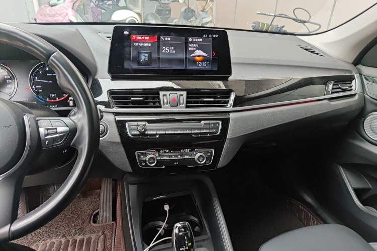 Used BMW X1 2022 sDrive25Li Leading Model Audio And AC Panel