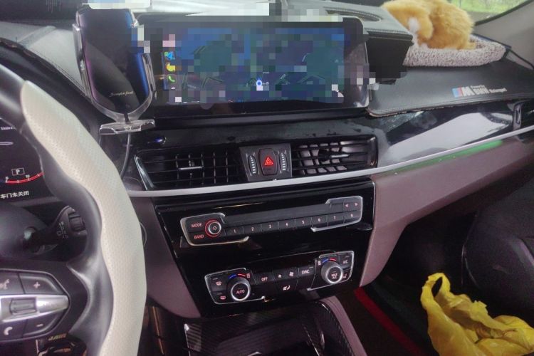 Used BMW X1 2022 sDrive25Li Leading Model Audio And AC Panel
