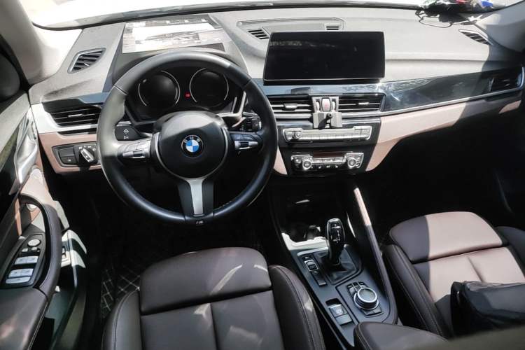 Used BMW X1 2022 sDrive25Li Leading Model Center Console