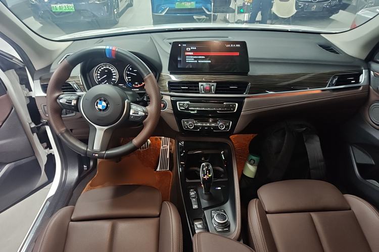 Used BMW X1 2022 Updated xDrive25Li Premium Edition Center Console