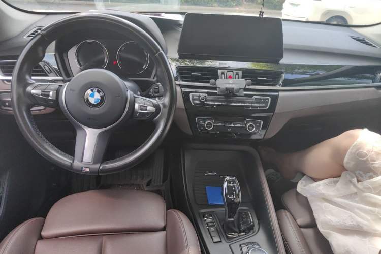 Used BMW X1 2022 sDrive25Li Leading Model Center Console