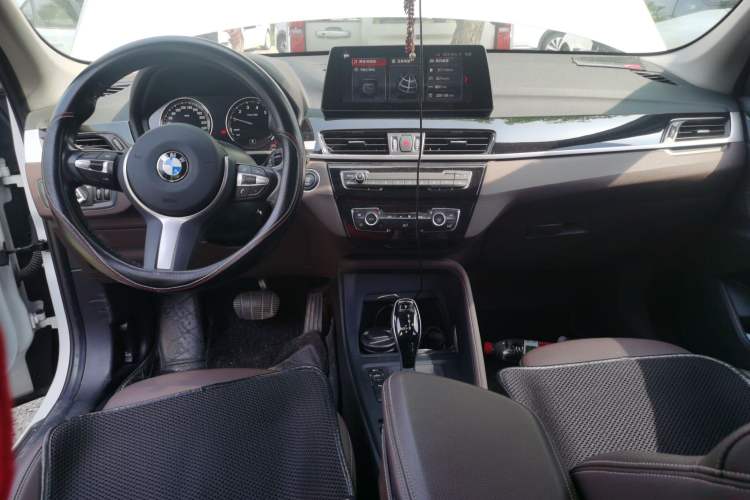 Used BMW X1 2022 sDrive25Li Leading Model Center Console