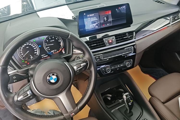 Used BMW X1 2022 sDrive25Li Leading Model Center Console