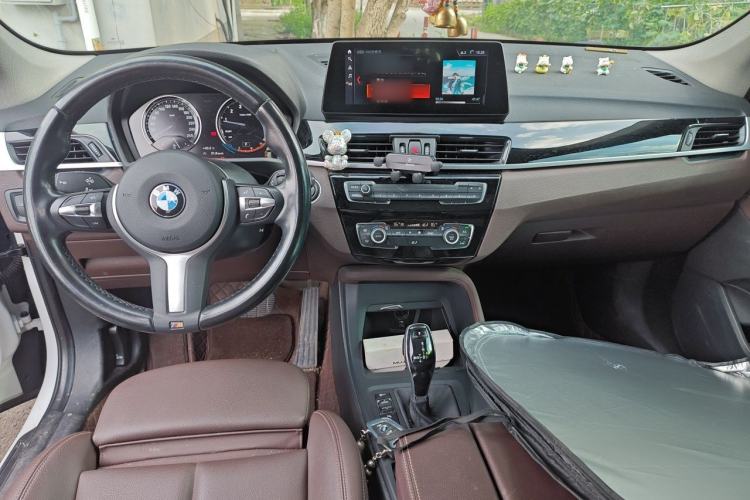 Used BMW X1 2022 sDrive25Li Leading Model Center Console