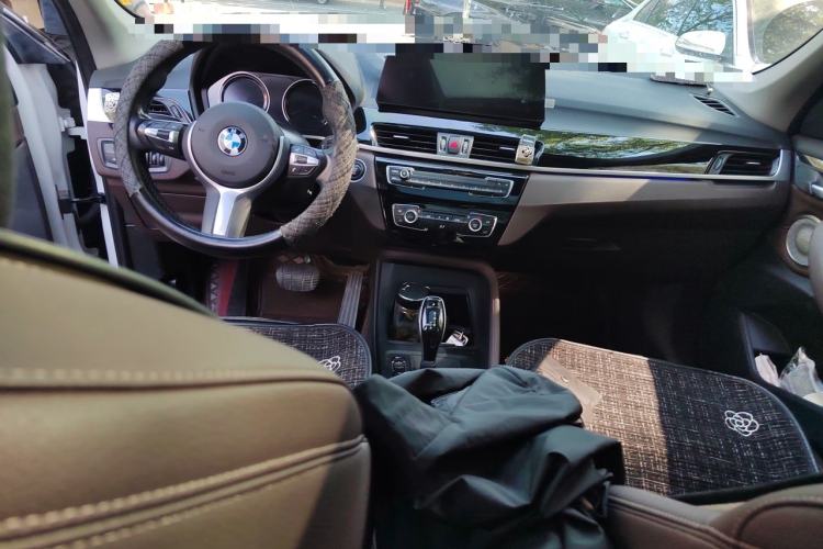 Used BMW X1 2022 sDrive25Li Leading Model Center Console