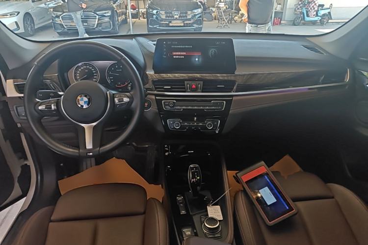 Used BMW X1 2022 Updated xDrive25Li Premium Edition Center Console