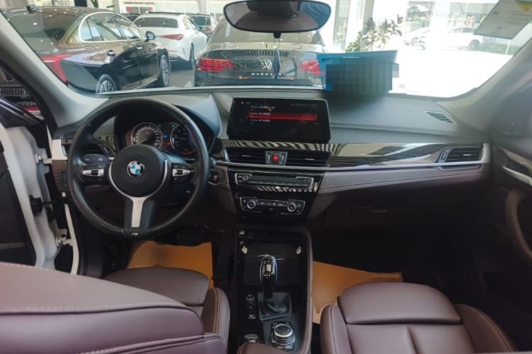 Used BMW X1 2022 Updated xDrive25Li Premium Edition Center Console