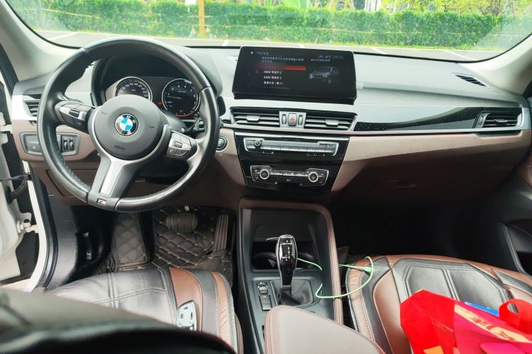 Used BMW X1 2022 sDrive25Li Leading Model Center Console