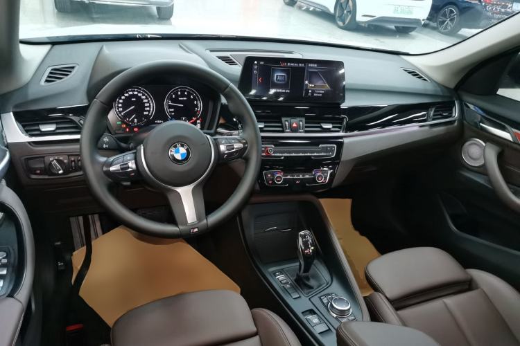 Used BMW X1 2022 sDrive25Li Leading Model Center Console