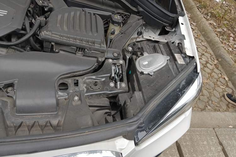 Used BMW X1 2022 sDrive25Li Leading Model Engine Bay Left