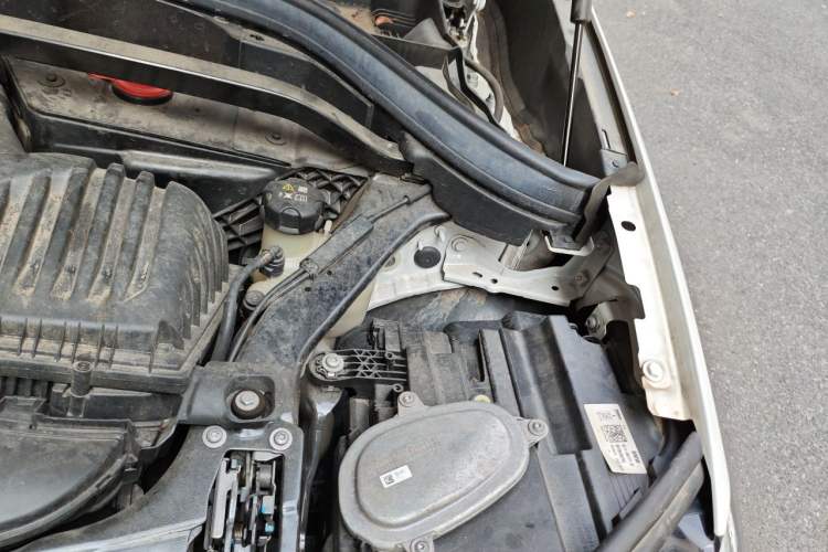 Used BMW X1 2022 sDrive20Li Fashion Model Engine Bay Left