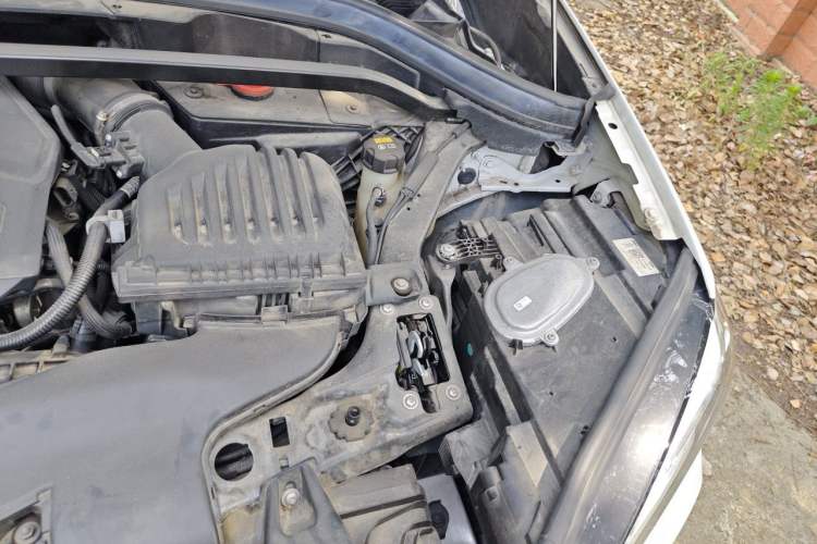 Used BMW X1 2022 sDrive20Li Fashion Model Engine Bay Left