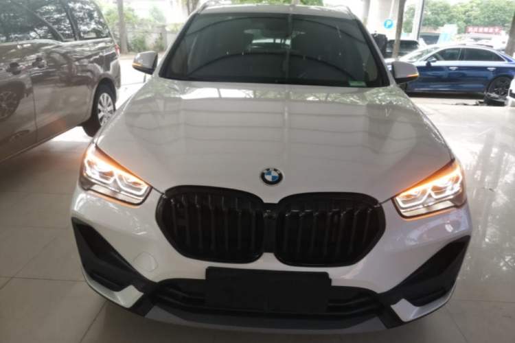 BMW X1 2022 — фото 2