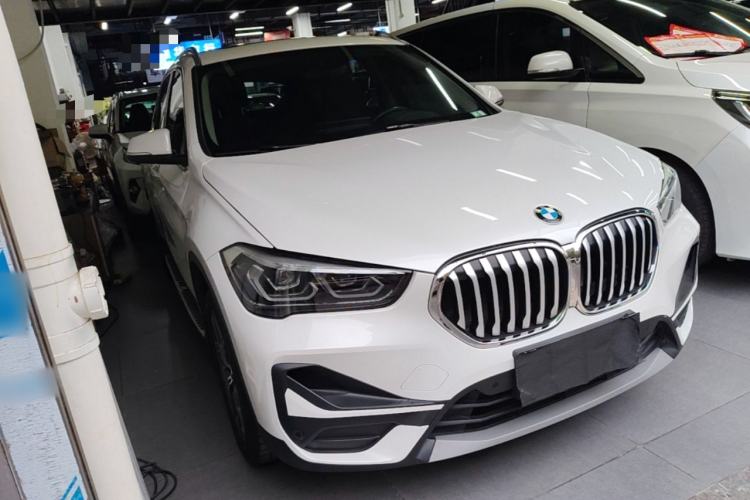 Used BMW X1 2022 sDrive25Li Leading Model Front Right 45 Deg