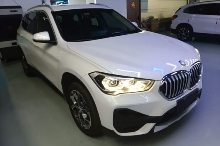 Used BMW X1 2022 sDrive25Li Leading Model Front Right 45 Deg