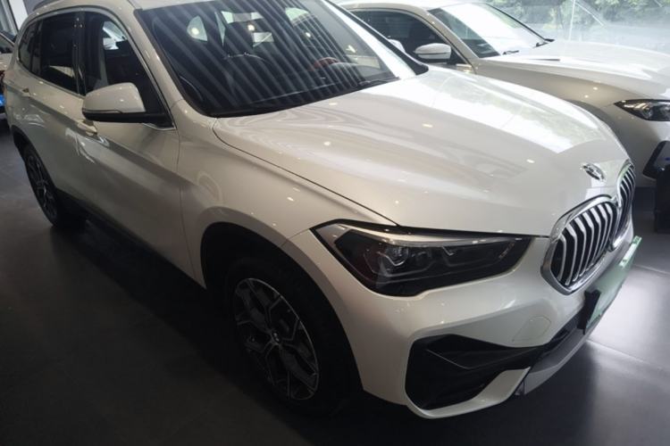 Used BMW X1 2022 sDrive25Li Leading Model Front Right 45 Deg