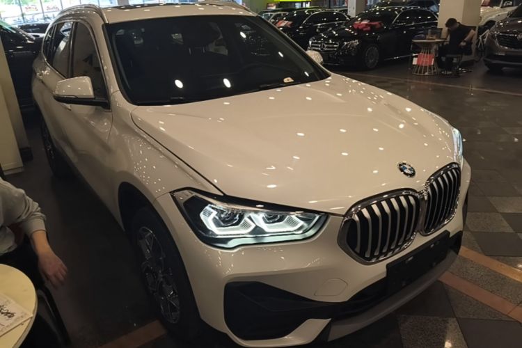 Used BMW X1 2022 sDrive25Li Leading Model Front Right 45 Deg