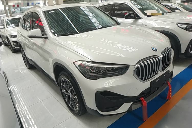 Used BMW X1 2022 sDrive25Li Leading Model Front Right 45 Deg