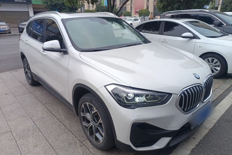 Used BMW X1 2022 sDrive25Li Leading Model Front Right 45 Deg