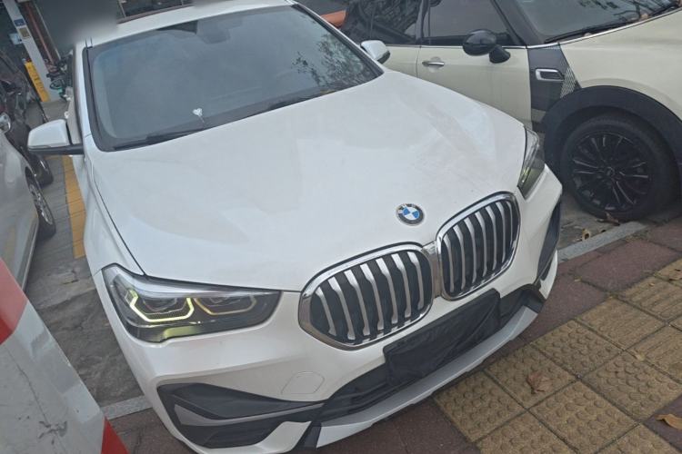 Used BMW X1 2022 sDrive20Li Fashion Model Front Right 45 Deg