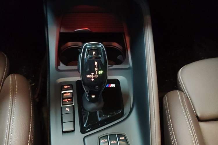 Used BMW X1 2022 sDrive25Li Leading Model Gear Lever